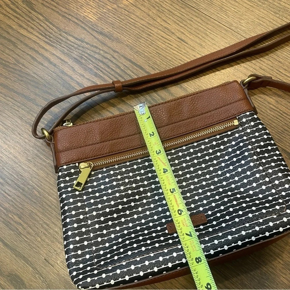 EUC Fossil Evie Crossbody Bag Black/White - Picture 9 of 16